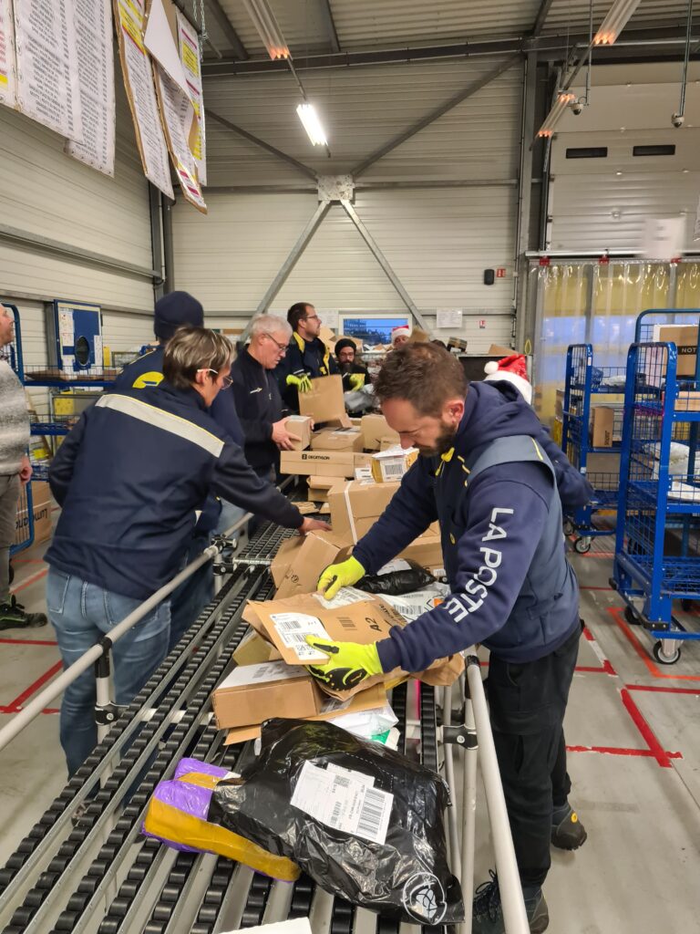 Vosges : les facteurs sont en plein rush à quelques jours de Noël