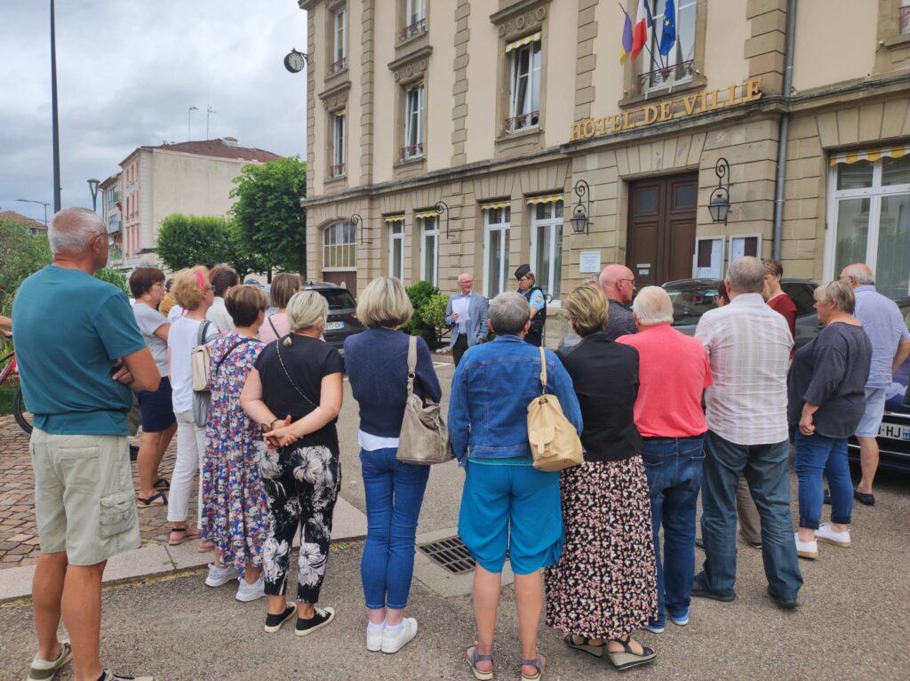 Des rassemblements en soutien au maire de L’Haÿ-les-Roses réaffirment le rejet de la violence