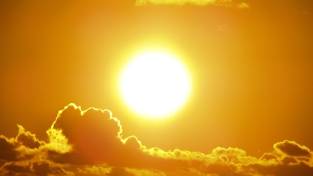 Le soleil : Principal facteur de risque des cancers de la peau, les rayons UV A et UV B pointés du doigt